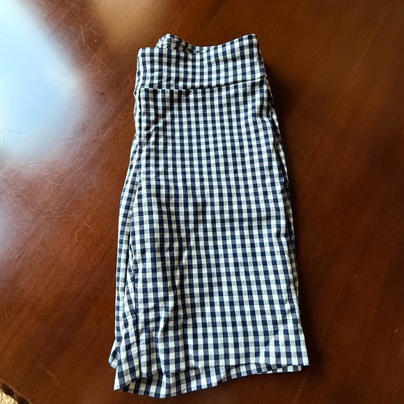 J.McLaughlin Navy/white shorts . EUC Size 8. 
15” waist 9” inseam. Back pockets - Picture 9 of 10